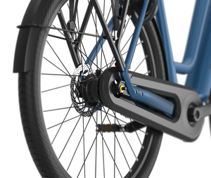 Gazelle Chamonix C7 Chain Guard in Nexus Hub Spark Blue - Stylish and Protective Component for Your Electric Bike.