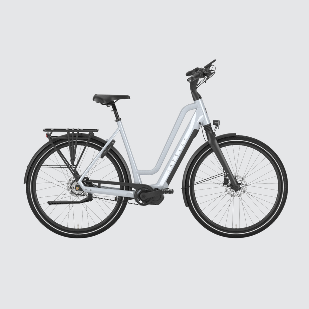 Gazelle Chamonix C5 HMS Electric Bike in sleek design in Frozen White – experience effortless riding and unmatched comfort.